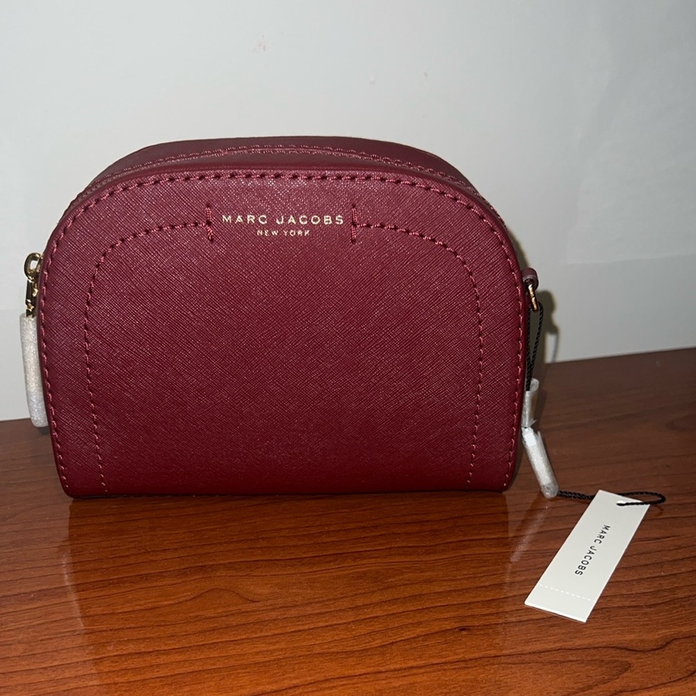 Beautiful Marc Jacobs sultry red Leather crossbody Bag